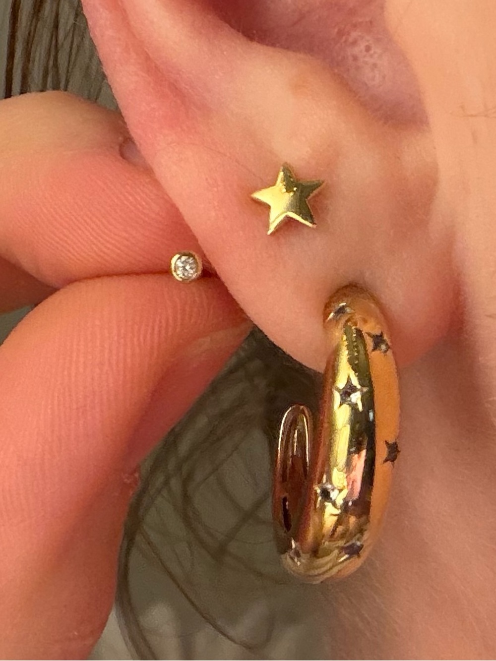 Mejuri Single Tiny Diamond Stud - Picture 6 of 16